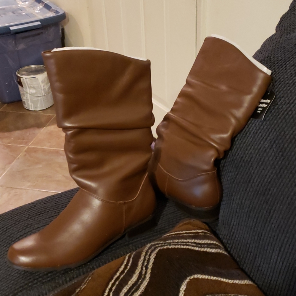 Winter Boots - Picture 2 of 3